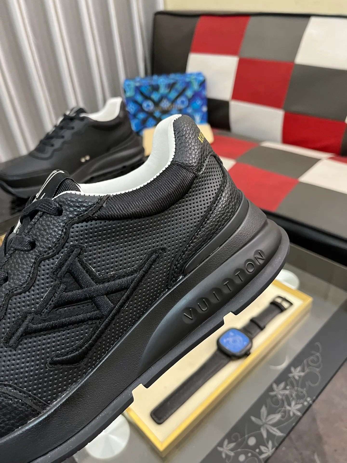 Men's shoes 💰440⌚️⌚️【LOUlS VUlTTON】Louis Vuitton ~ unique and casual style. LV counter purchasing 🏃casual shoes😍😍 are on sale at the men's counter at the same time. Italian imported brands select top-layer Italian cowhide. 🐑Sheepskin lining (refuses to discolor and rub feet) Sole: Original sole specially provided by the original factory 🎬Better in kind Code number: 38-446⃣️Color selection